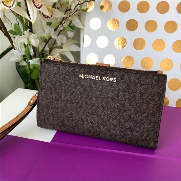 🌹Michael Kors Hayes Duffle brown signature Set🌹 - Picture 6 of 7